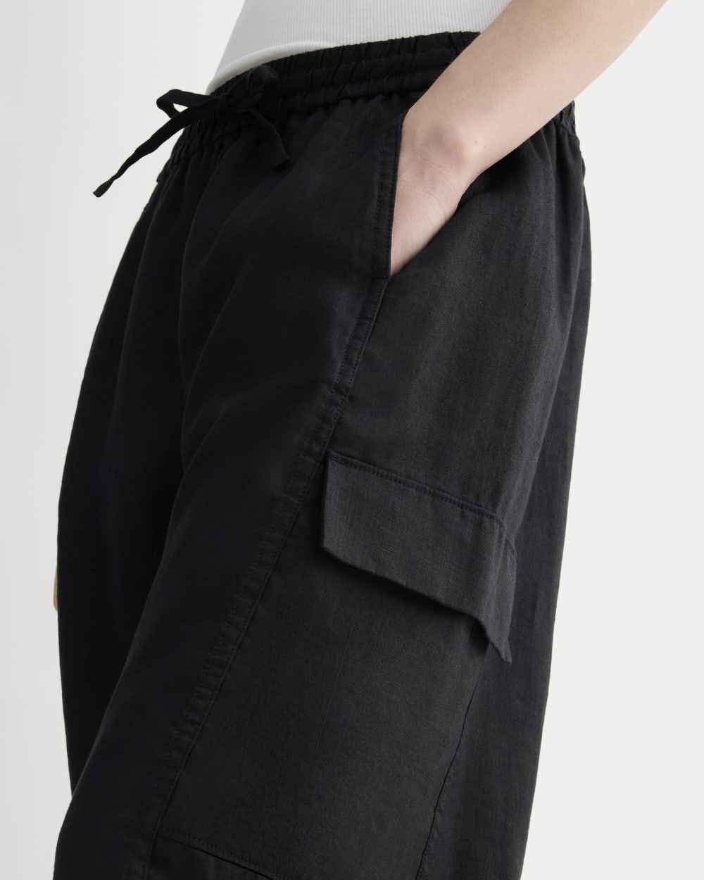 The Cargo Curve Pant in Linen | Black